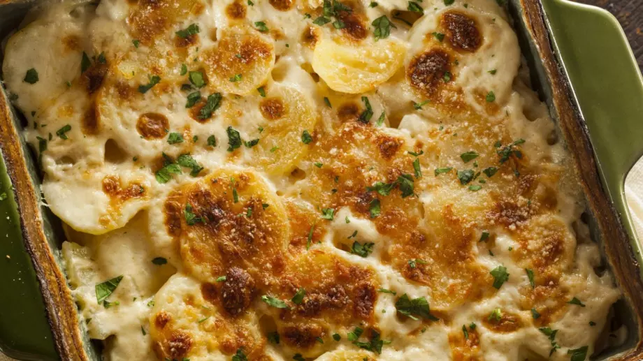 Картофи с бекон и сирене