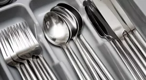 С този трик приборите ви за хранене ще блестят (ВИДЕО)