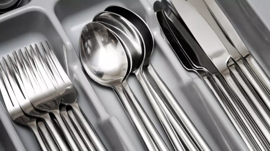 С този трик приборите ви за хранене ще блестят (ВИДЕО)