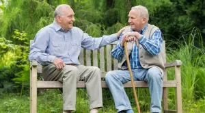 Виц за 20 април 2023: Двама дядовци си говорят