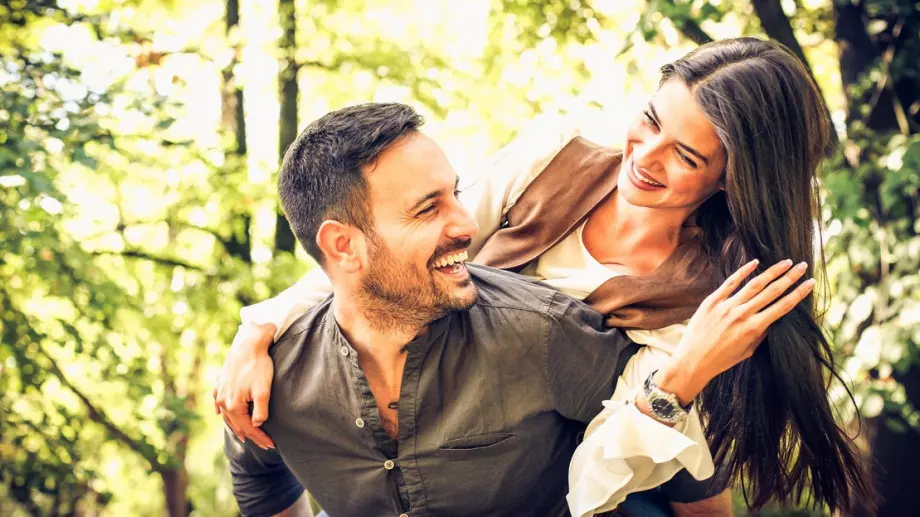 Любовният живот на тези 4 зодии излиза от дупка през май 2023