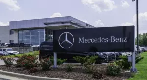 Mercedes продава руските си активи на местен автомобилен дилър