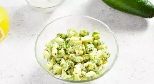 Всички полудяха по тази салата с авокадо и яйца