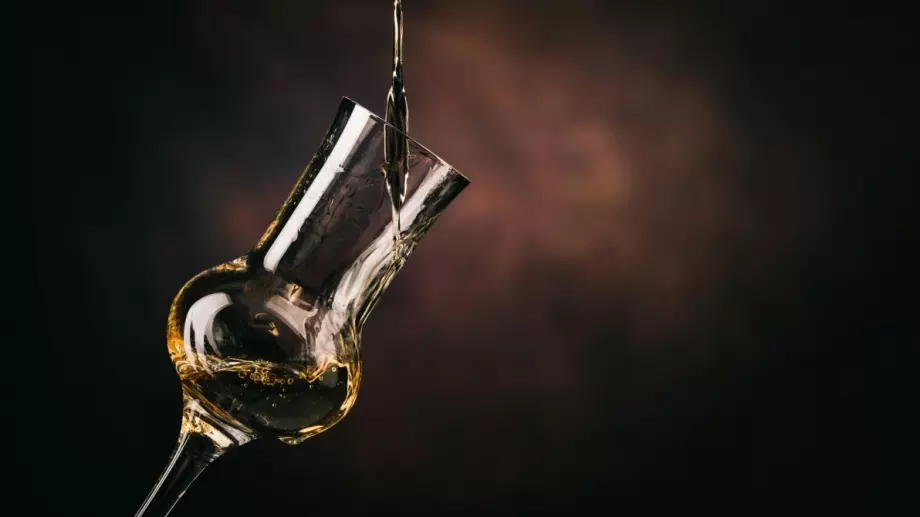 Биогаз от ракия? Производителят на алкохол Bonollo превръща отпадъци в биометан