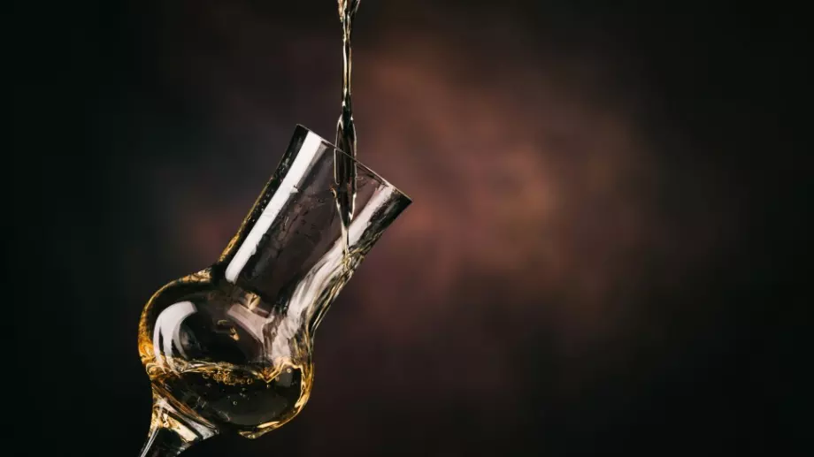 Виц за 30 април 2023: Зайо си поръчва ракия в горската кръчма