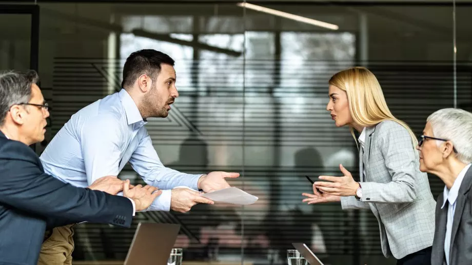 Женски виц за 31 януари 2024: Съдията пита жената по време на бракоразводно дело