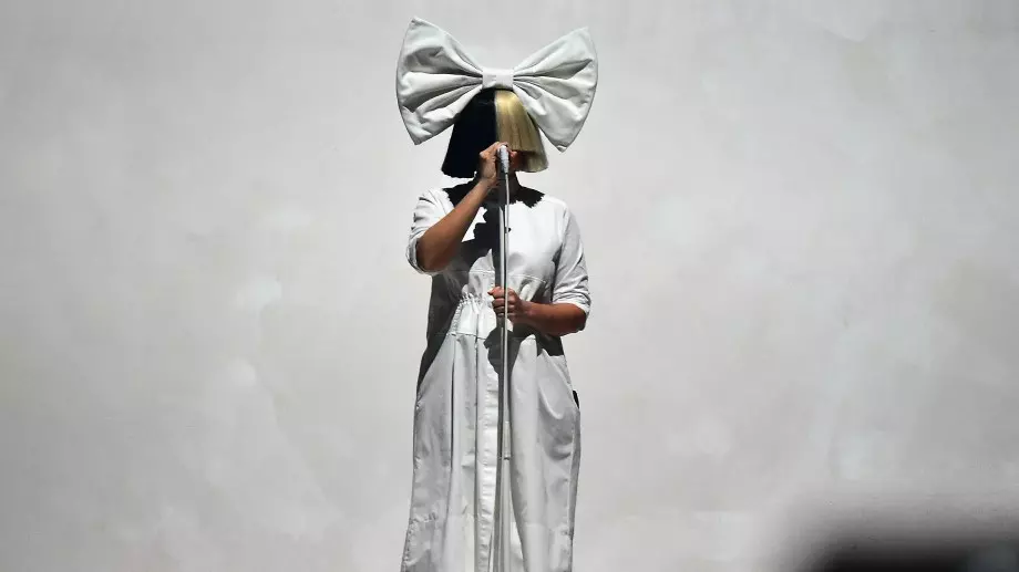 Певицата Сиа призна, че страда от аутизъм