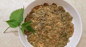 Коприва с яйца и сирене като от детството ни