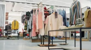 Във Франция: Закърпваш дрехите и обувките си, дават ти пари