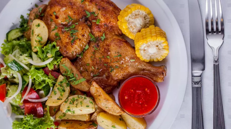 Пилешки бутчета с картофи и зеленчуци