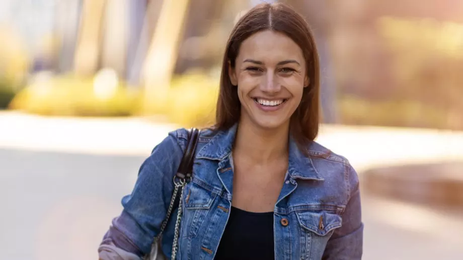 Вечерен виц: Блондинка в бар