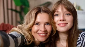 Женски виц за 27 октомври 2023: Мамо, виж какви обеци си намерих!