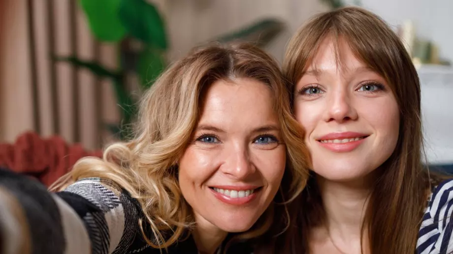 Женски виц за 10 ноември 2023: Мамо, кое ти харесва повече - куче или пеперуда