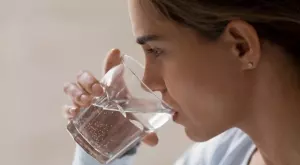 Кога е по-добре да пием вода - преди или след хранене
