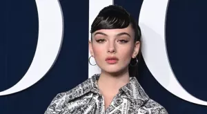 Дъщерята на Моника Белучи с космати подмишници за стилна фотосесия (СНИМКИ)