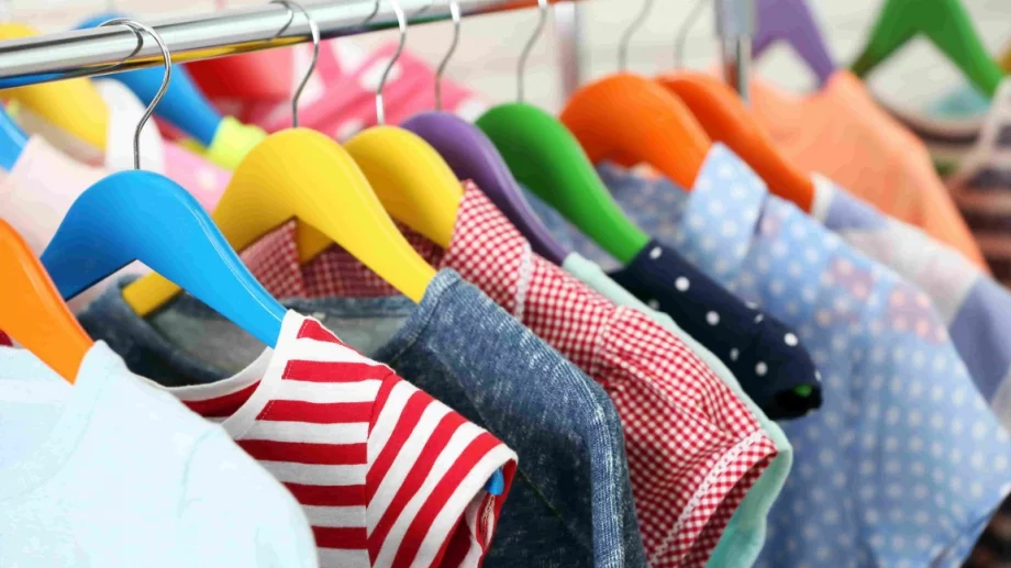 Как да създадете капсулен гардероб за вашите деца: По-малкото е повече!