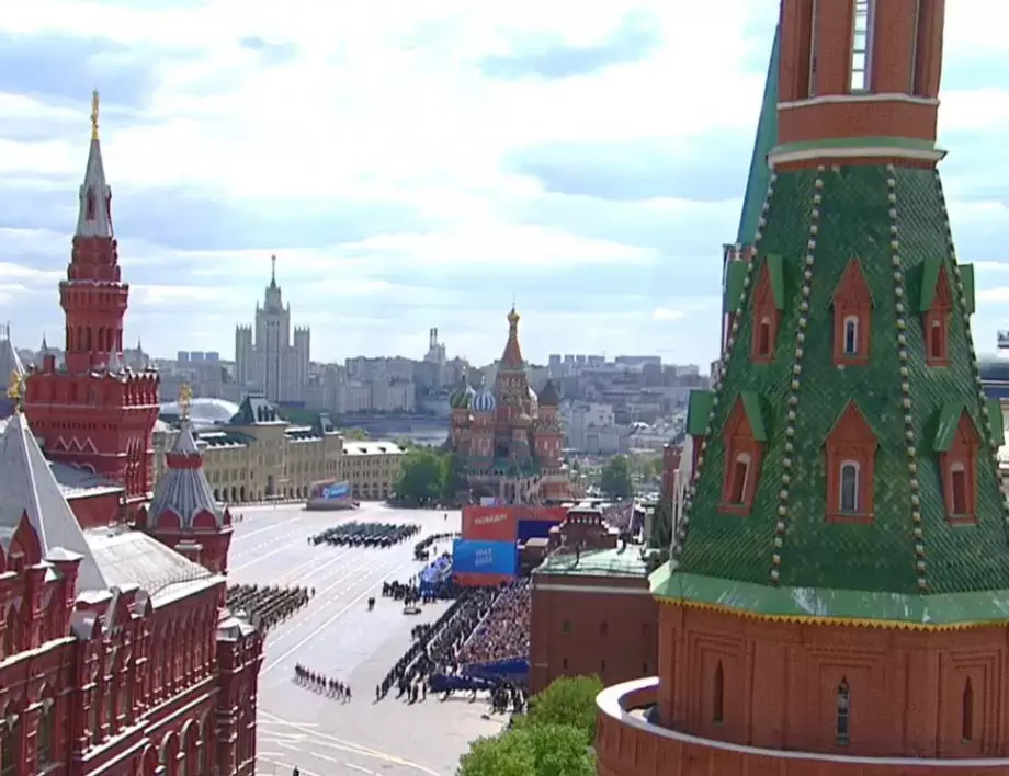 В парада в Москва участва полковникът, заповядал да се убиват цивилни в Буча (ВИДЕО)
