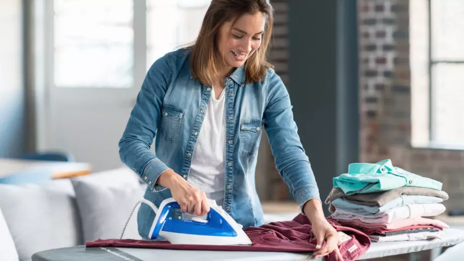 Двойно по-малко гладене, хитрите домакини слагат това на дъската (ВИДЕО)