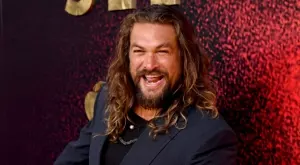 От Аквамен до Дракула: Джейсън Момоа в нова и неочаквана роля 