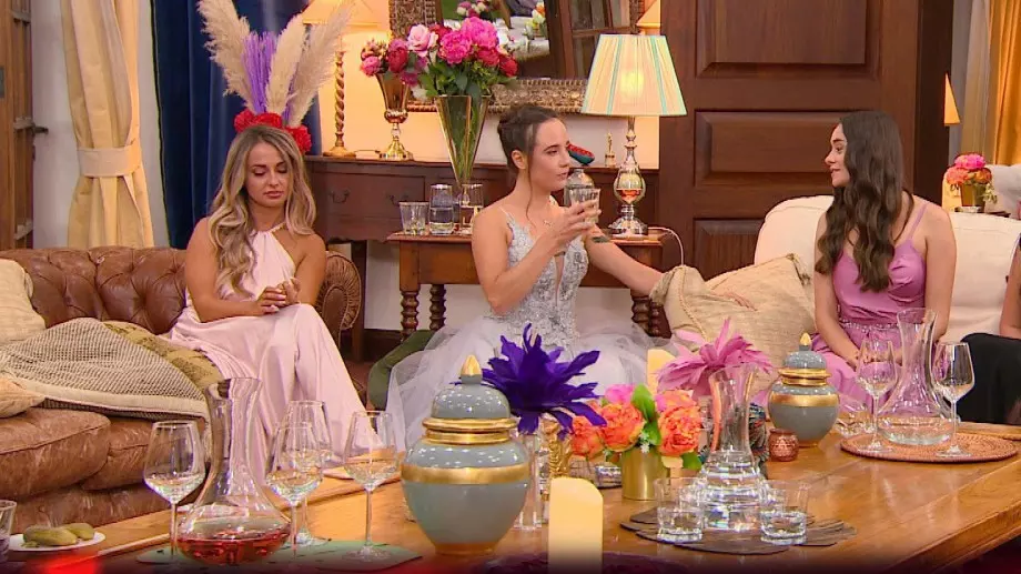 На крачка от финала красавица напусна 