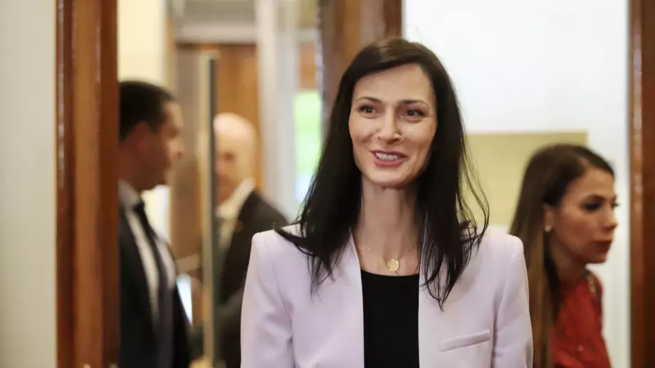 Мария Габриел иска стабилизиране на финансите и приемане на бюджета