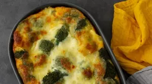 Кето запеканка с броколи и пилешко