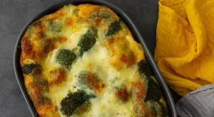 Супер вкусна и диетична запеканка с броколи и пилешко