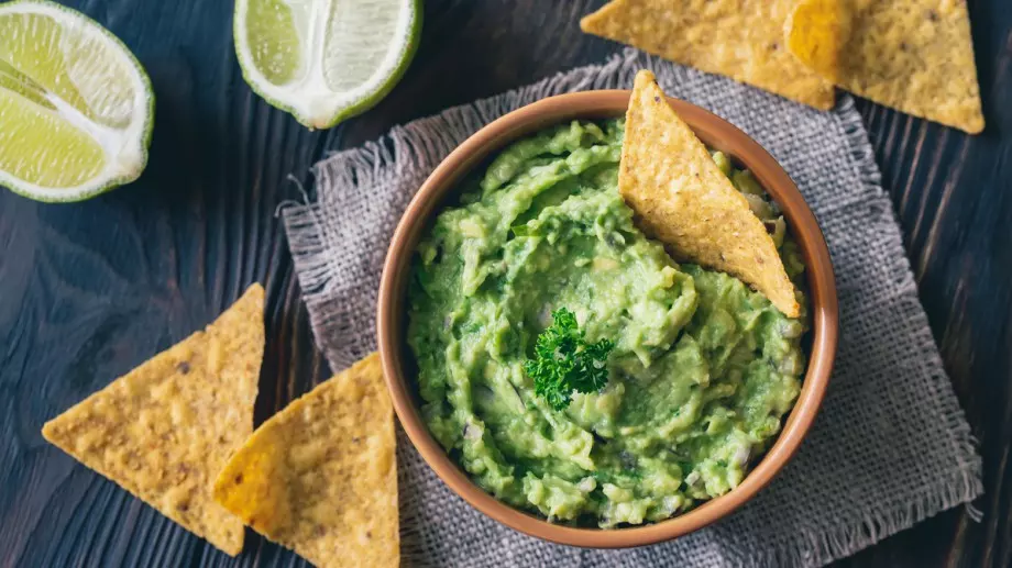 Тази разядка с авокадо и чесън е тотален хит в мрежата