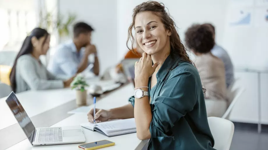 Зодиите, които ще имат нова работа през септември 2023