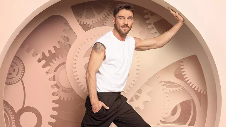 Миро изненада с визията си за новото си парче (СНИМКА)