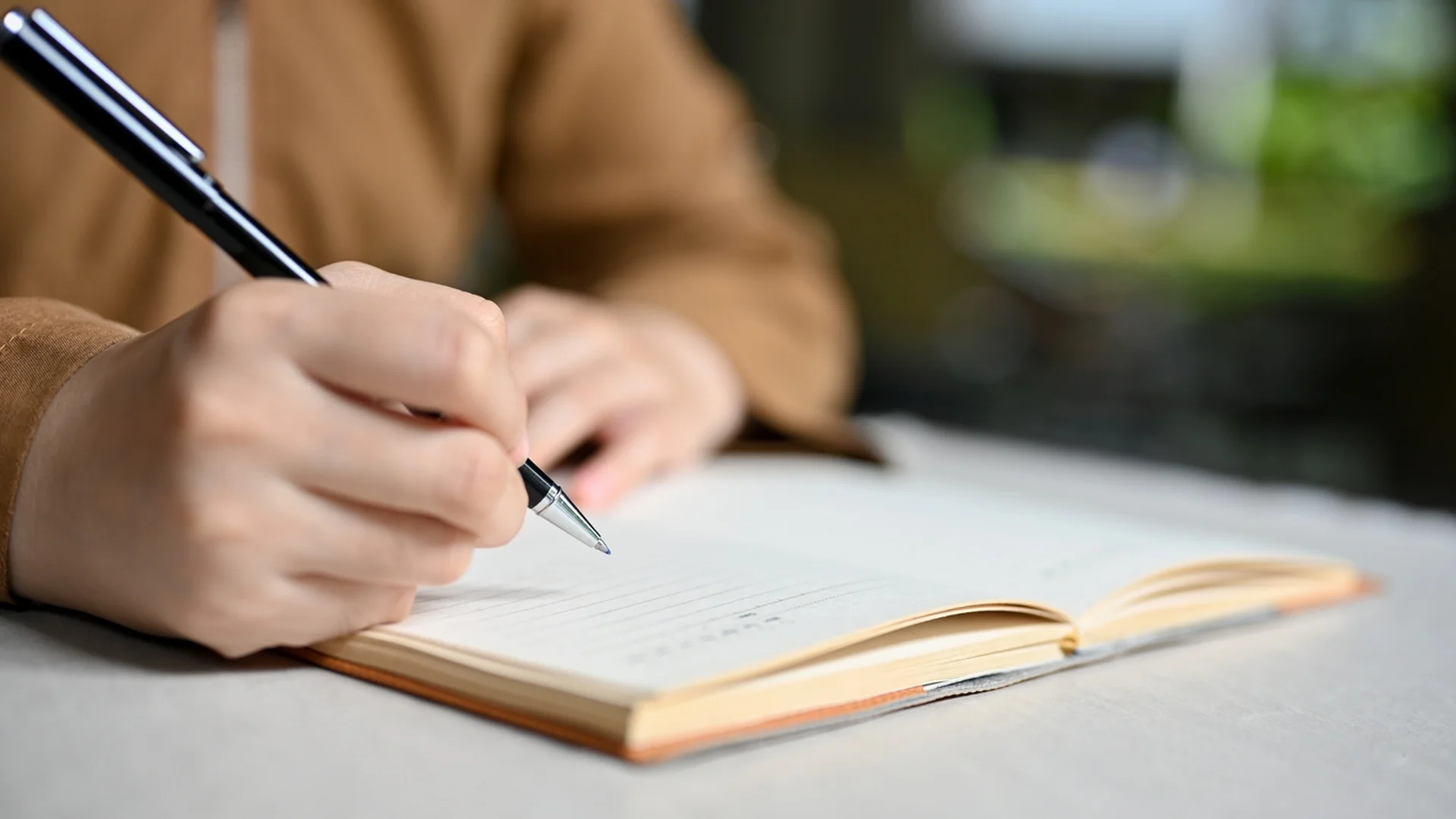 Ето как се пише: неоспорим или неуспорим