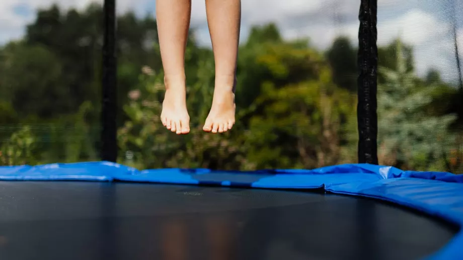 Батути - синоним на безгрижно лято и безкрайни игри