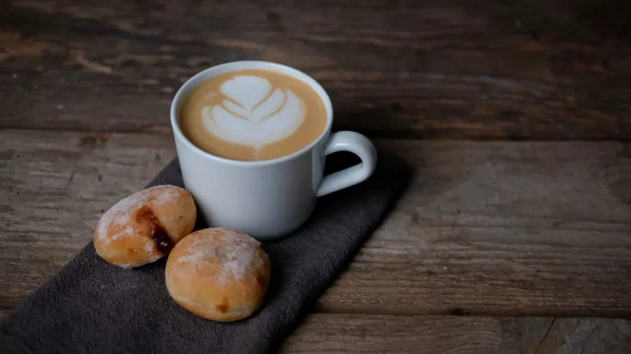 Не е заради кофеина. Ето кое в кафето ни действа разсънващо