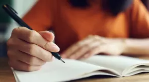 Кренвирш или кремвирш - как се пише правилно?