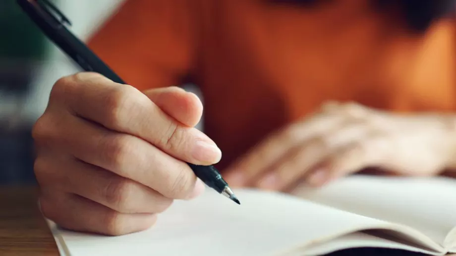 Зараствам или зарасвам: Как се пише правилно?