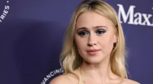 Мария Бакалова си отряза косата  (СНИМКА)