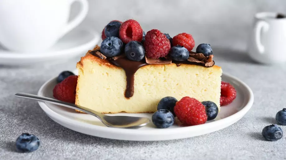 Трябват ви само 3 съставки за този сладкиш с кисело мляко