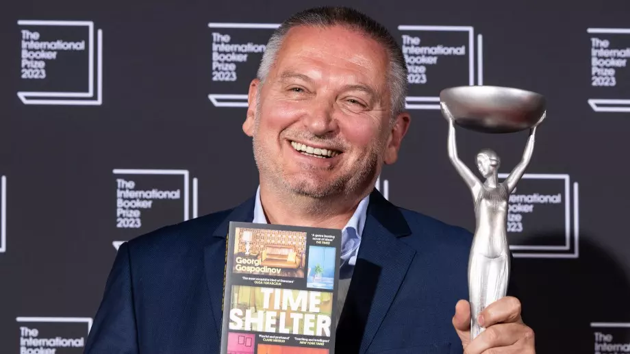 Господинов пред "Ню Йорк таймс": Чувството на тъга се разпространява по целия свят