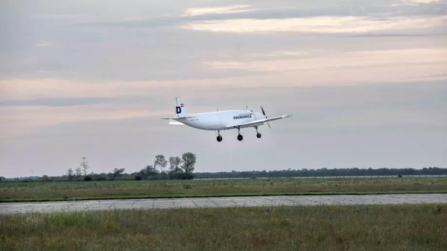 Dronamics реализира първи полет на карго самолета "Черен лебед"