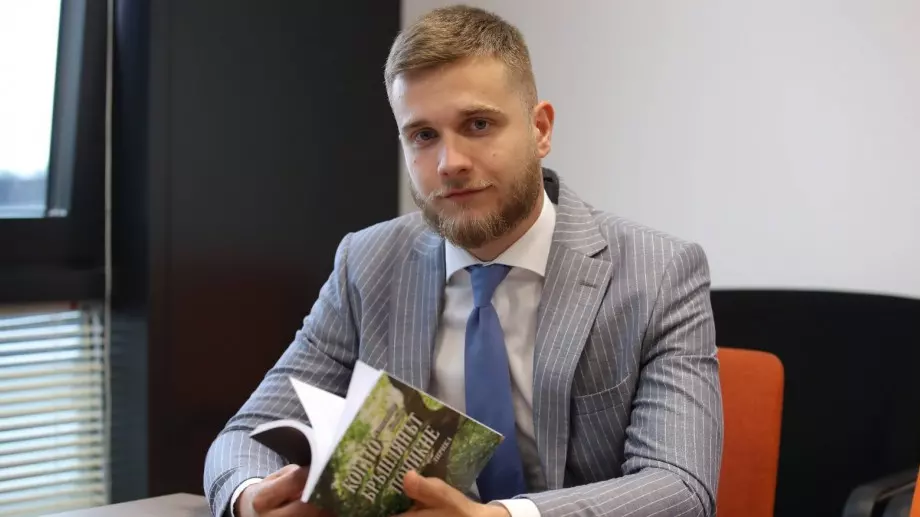 Родственик на Христо Ботев издаде стихосбирка 