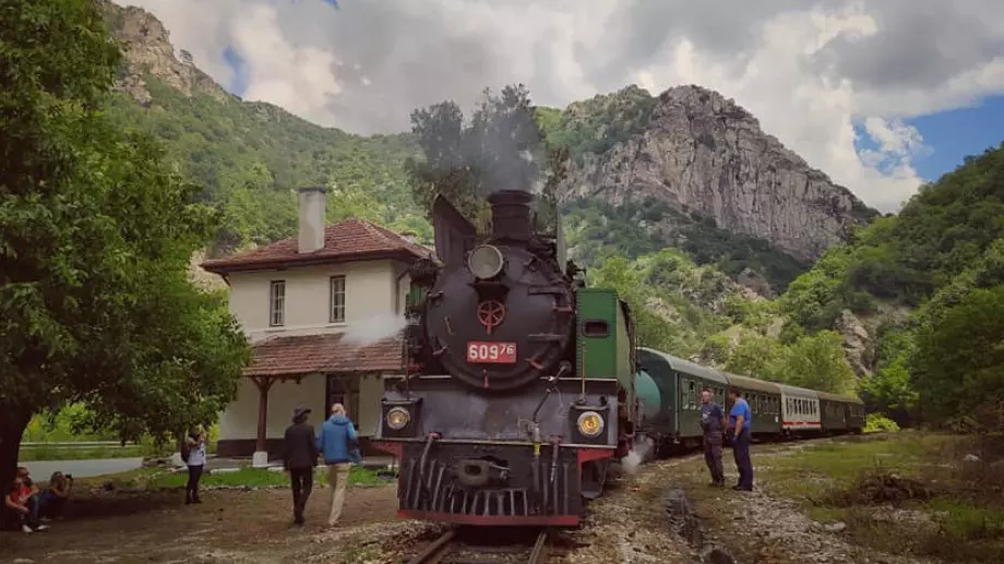 БДЖ организира пътувания с парен локомотив по теснолинейката