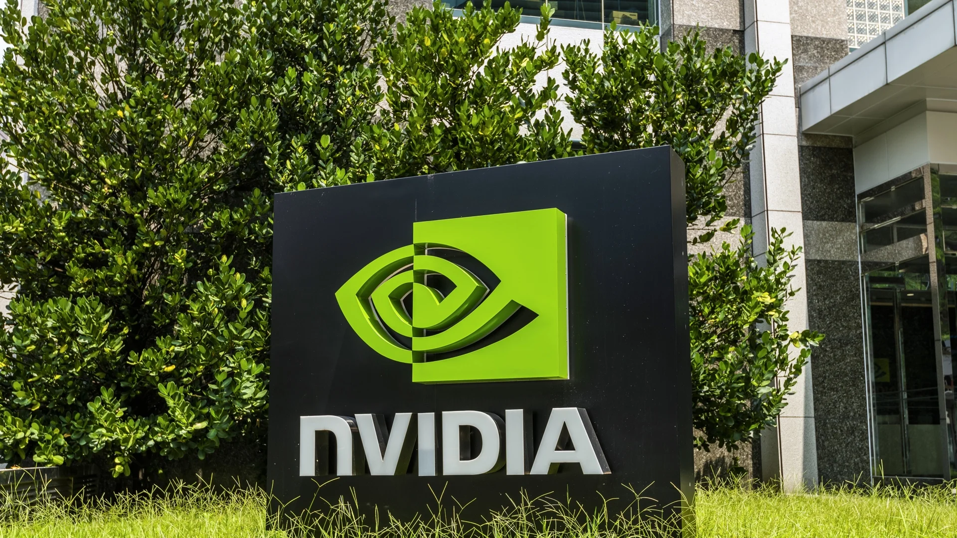 Nvidia създаде чипове, съобразени с американските забрани за Китай