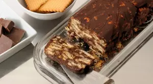 Шоколадова торта - без печене, без захар