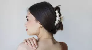 Как да си направите прическа с щипка за коса (ВИДЕО)