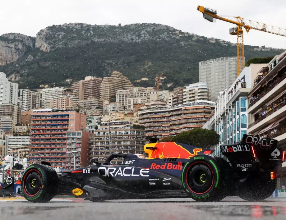 Дори дъждът в Монако не успя да спре Верстапен 