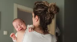 Изпитани бабини лекове за болка от никнещи зъби при бебета