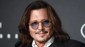 Джони Деп и Алис Купър обикалят центъра на София (СНИМКИ)