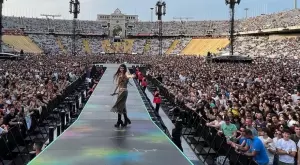 Внучката на Сакскобургготски подгря концерт на Coldplay (СНИМКИ)