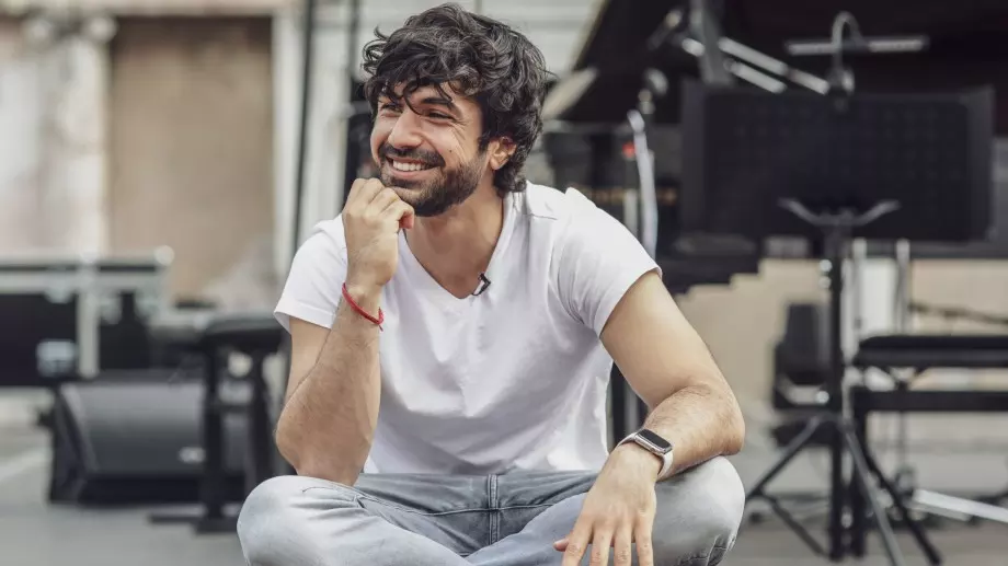 Виктор и Евгени от "Ергенът" купонясват заедно на морето (ВИДЕО)