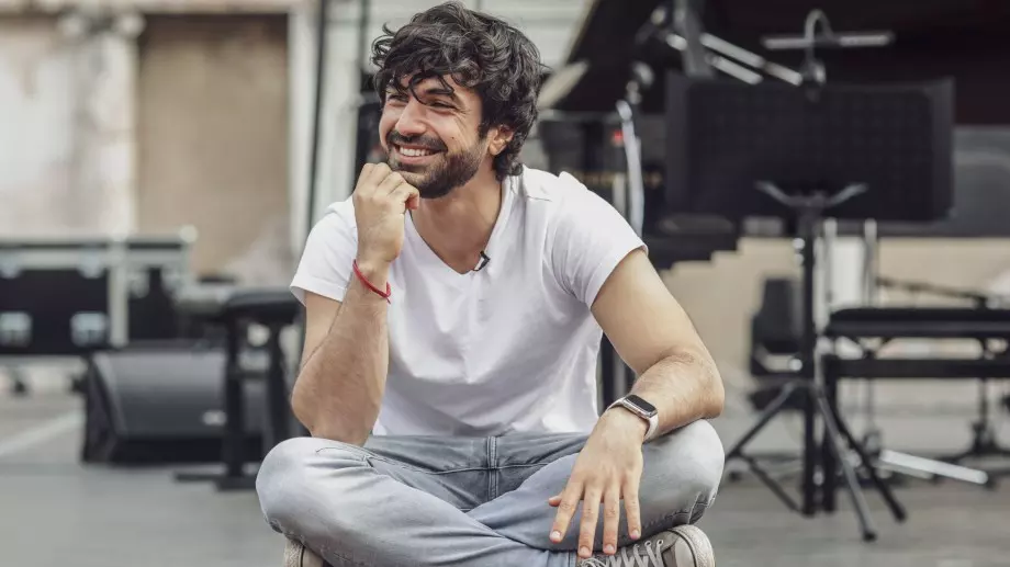 Евгени от "Ергенът" става актьор, говори и за бащинство